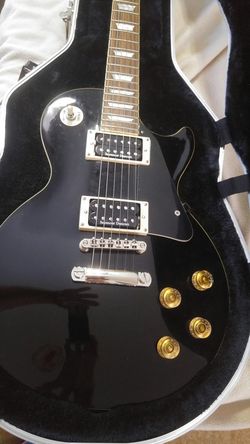 Epiphone Les Paul Guitar with Seymour Duncan pick ups New with Gator case
