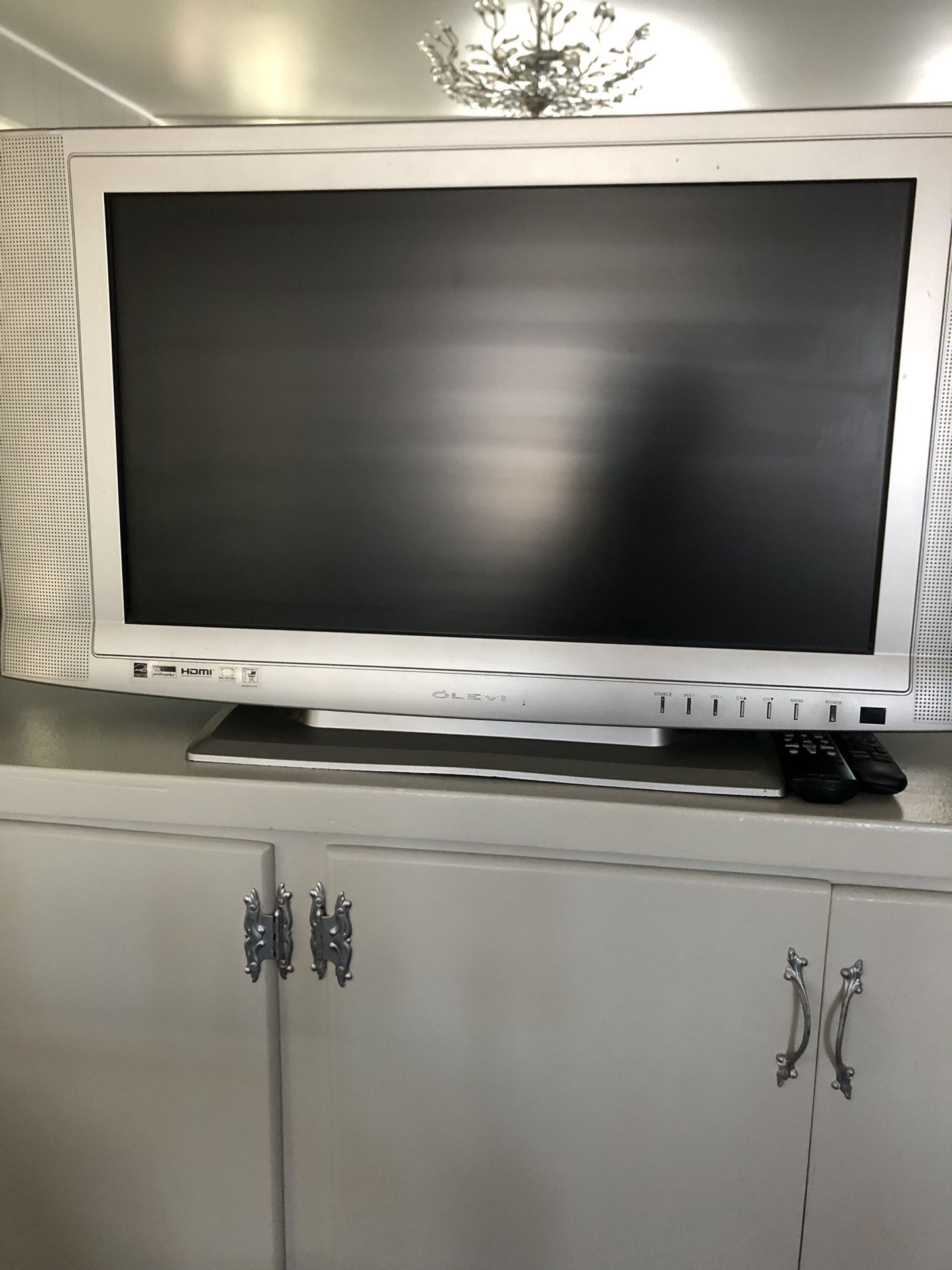 Olevia TV 27 Inches