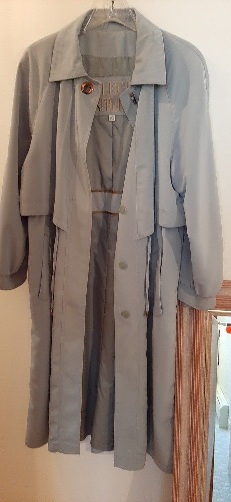 Ladies Fleet Street Seafoam Green Raincoat. 12P
