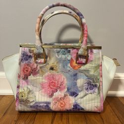 Beautiful Ted Baker Patent Leather Handbag 