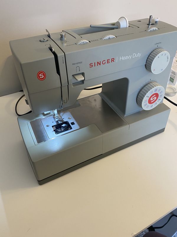 Singer Heavy Duty 4452 Sewing Machine for Sale in Silver Spring, MD