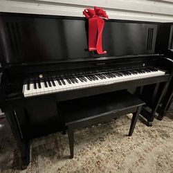 🎄HOLIDAY PIANO SALE! FREE CHRISTMAS DELIVERY STILL AVAILABLE!🎄