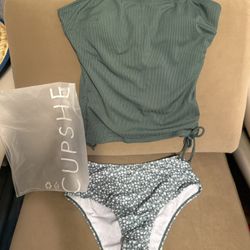 Brand New Women’s Two Piece Cupshe Bathing Suit Size Small