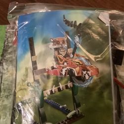 Lego Chima Case, 3 Used Complete Speedor Sets, Playmat, And Extras