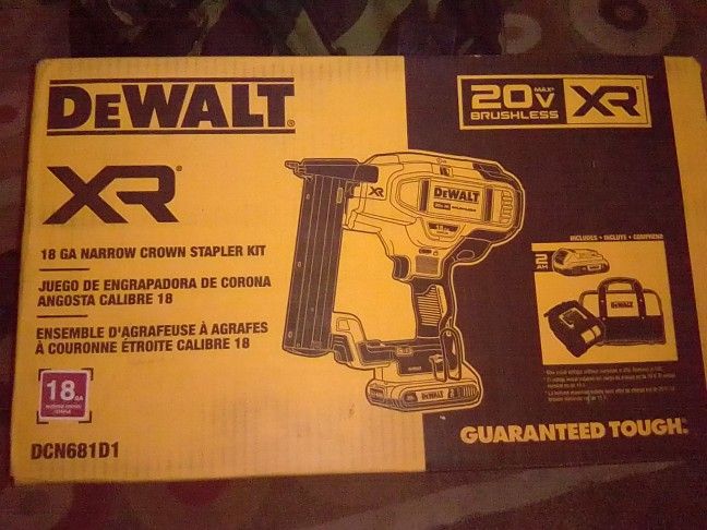 DeWalt XR 18 GA Narrow Crown Stapler Kit 