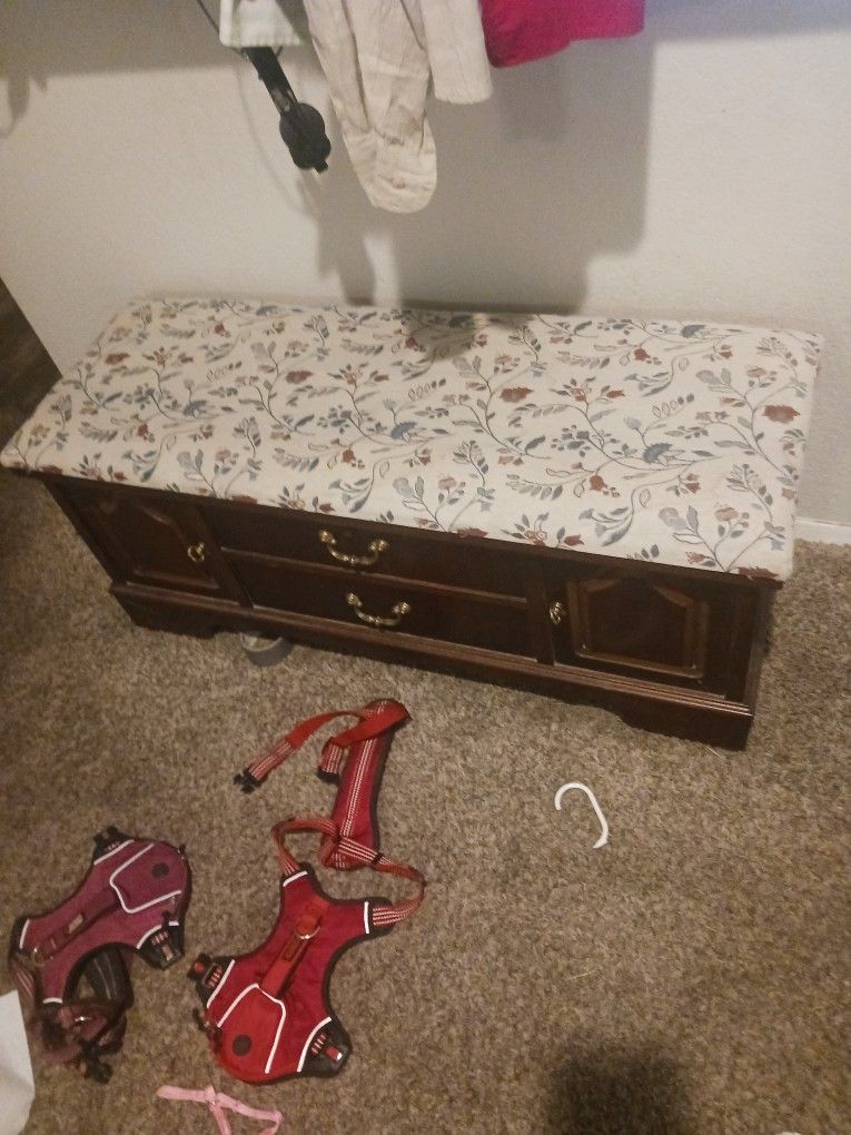 Lane Ceder Upostery Cerry