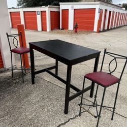 Dining Room Table & Chair 