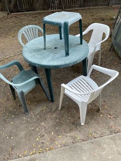 Outdoor table and chairs
