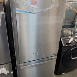 New Hisense 21cuft Stainless Steel Apartment 30" Wide Bottom Freezer Refrigerator With Ice Maker 🧊 