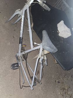 COMBLETE FRIM HUFFY 26INCH 21SPEED EVERYTHING IS GOOD CONDITION