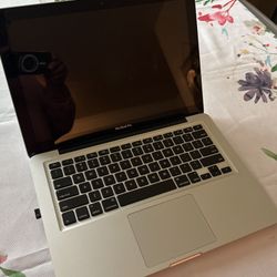 Apple Laptop 