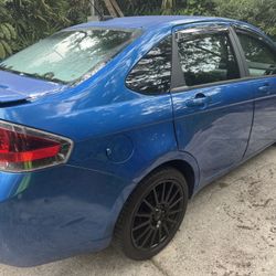 2010 Ford Focus. SES