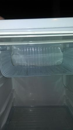 Deawood mini fridge