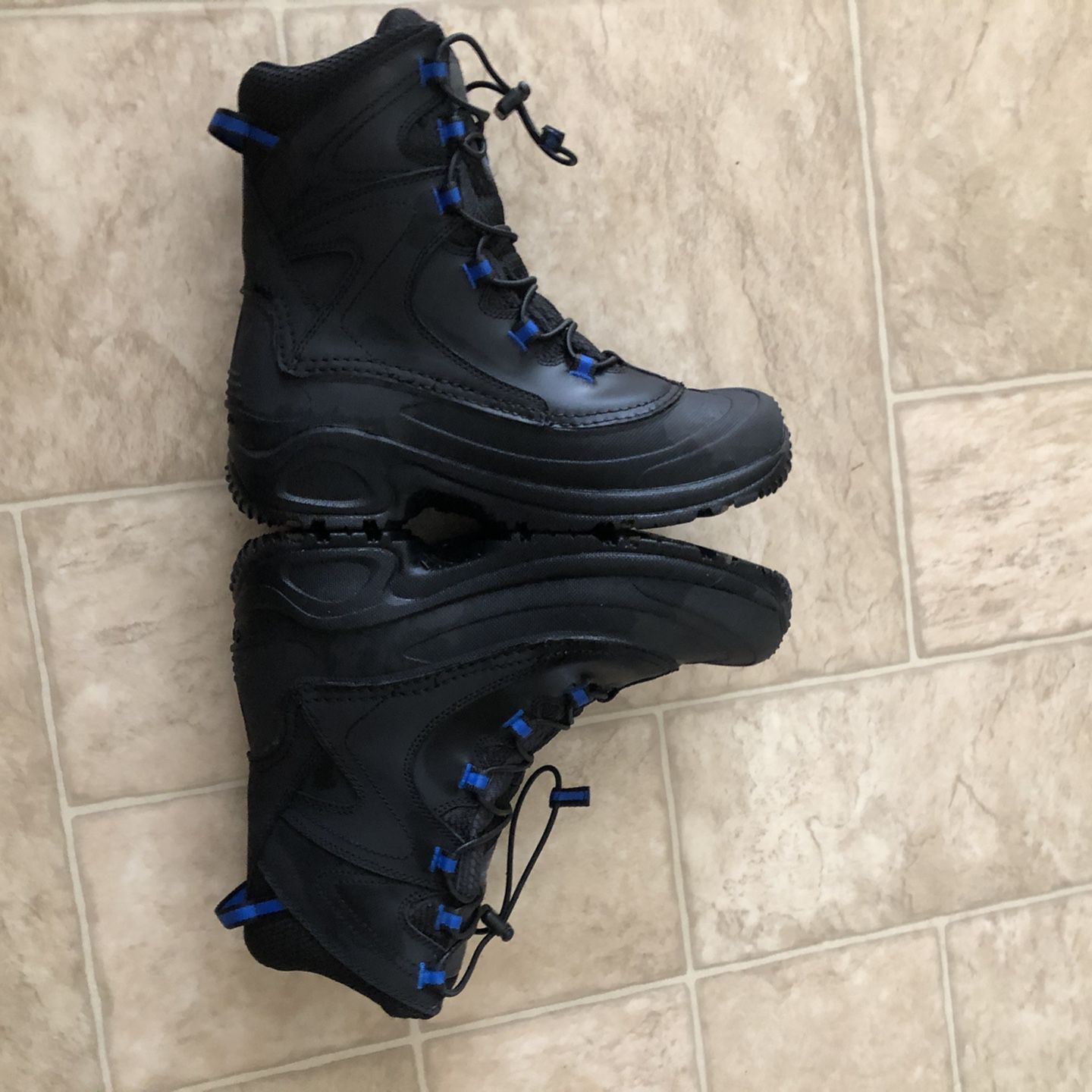 Columbia Youth Bugaboot III Size 6 LIKE NEW!!