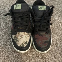 Nike Dunks SE