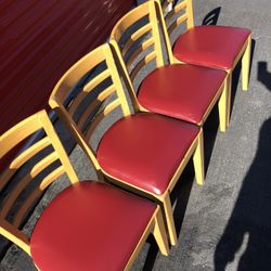 4 Chairs / 25 Each / 25 Cada Una 