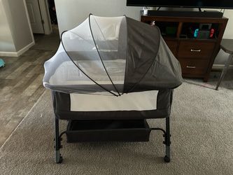 Bedside Baby Bassinet with Canopy and Wheels