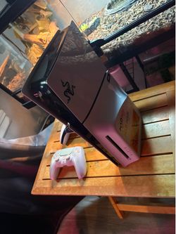 Ps5 slim and 2 controllers
