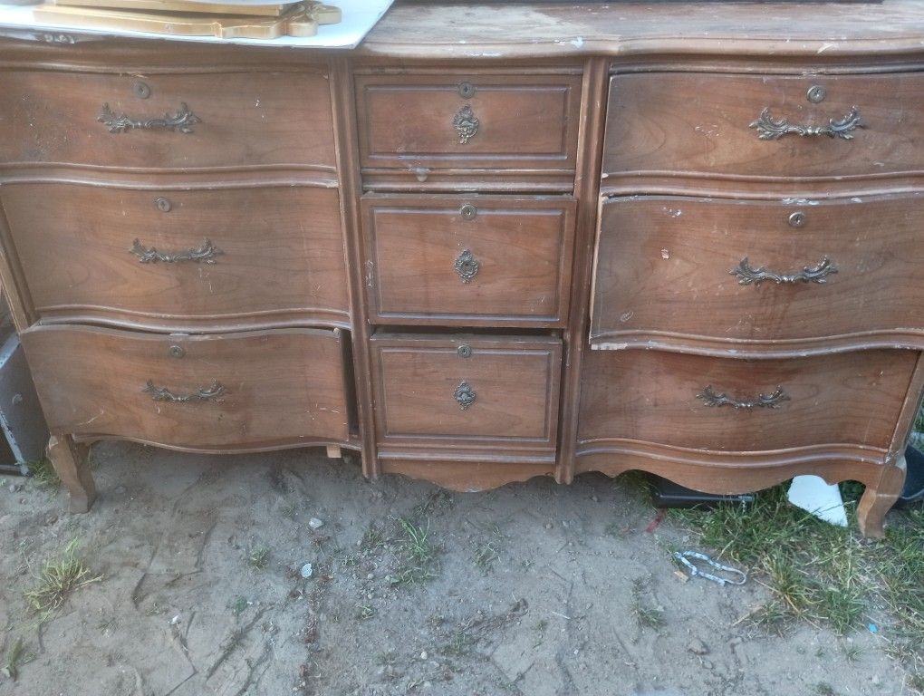 Dresser