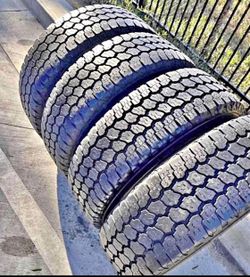 275/70r18 Goodyear tires con 80% de vida las 4
