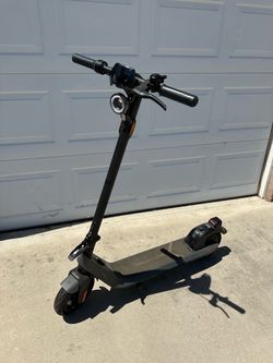 NIU KQi2  Electric Scooter with new charger , folding handle