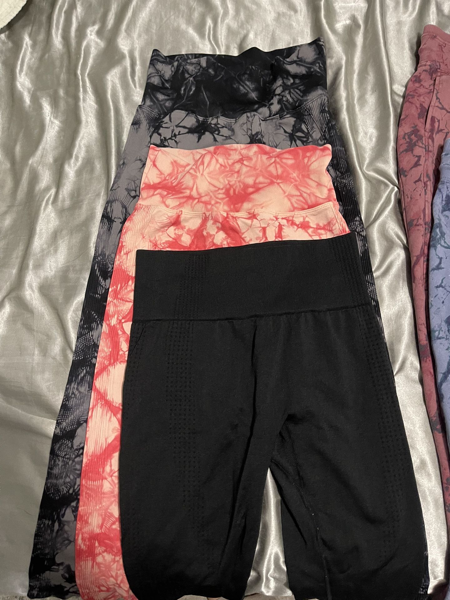 Scrunch Butt Leggings for Sale in Fullerton, CA - OfferUp