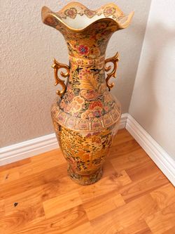 Beautiful vase may be a collectible. There is no cracks or chips or scratches. Taken really good care of has beautiful design
