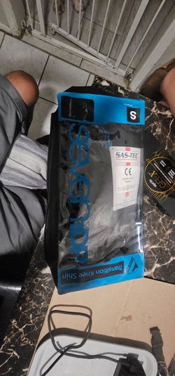 Seven iDP knee/shin pads