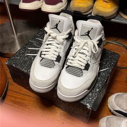 Jordan 4 Military