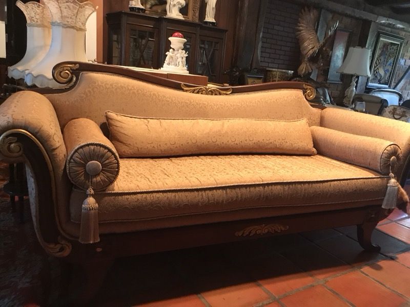 Tapizado en ceda muy elegante antiguo y lindo