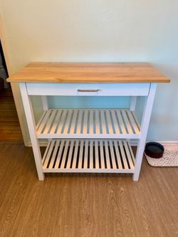 Kitchen Island with Storage – Great Condition