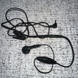 Black Wired Earbuds