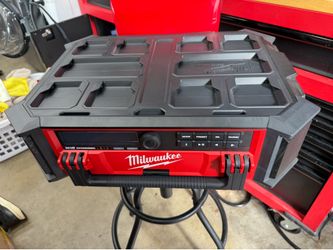 Milwaukee Packout M18 Radio Bluetooth Speaker and Charger 2950-20