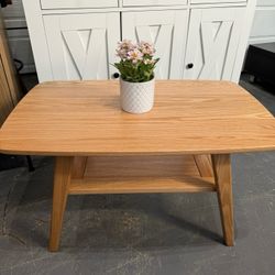 100% Solid Oak Wood Coffee Table for Living Room, Small Coffee Table with Shelf Storage, Mid Century Modern Coffee Table with Rounded Corners (Natural