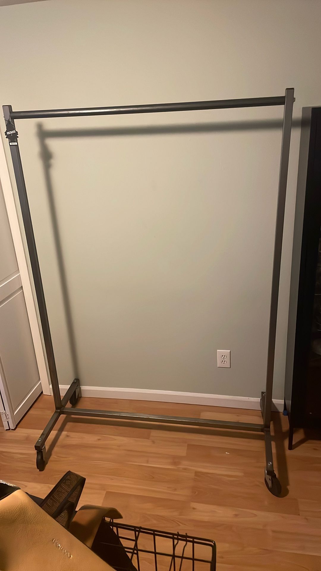 INDUSTRIAL WELDED METAL MOVING RACK