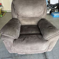  Plush Recliner – Super Comfortabl