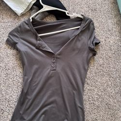 Aesthetic grey shirt girls 