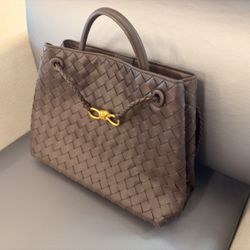 Bottega Veneta Andiamo Hand Bag Sale / Trade