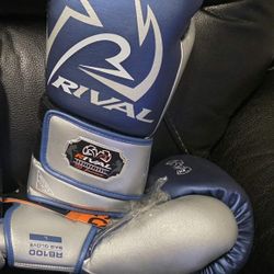 NWT Rival RB100 Boxing Gloves
