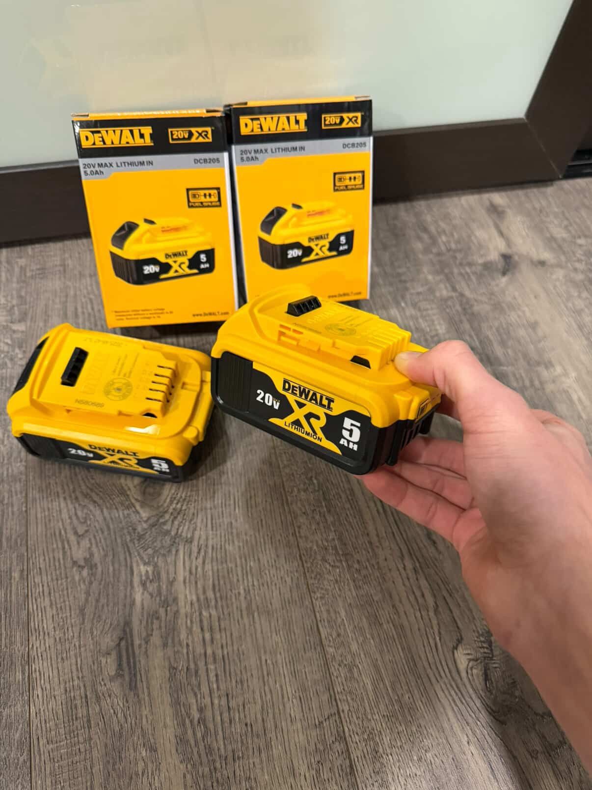 DEWALT 20V MAX XR 5 Ah Lithium Ion Battery 2-Pack Premium High Capacity Cordless Tool Battery Packs (DCB205-2)