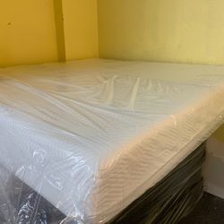 E. King Memory Foam Set 