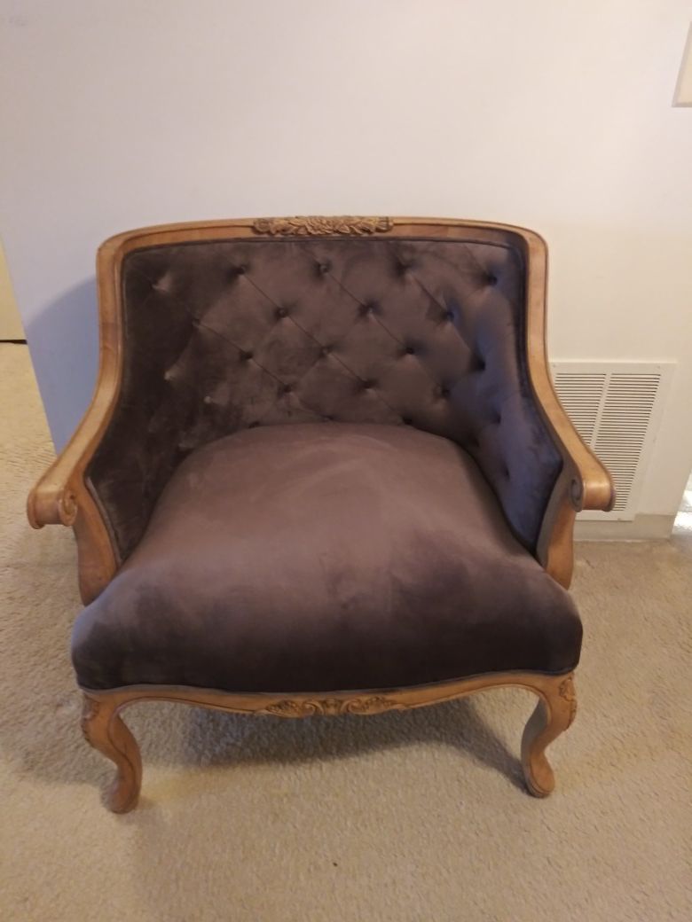 Magnolia Home Chair/ Joanna Gaines