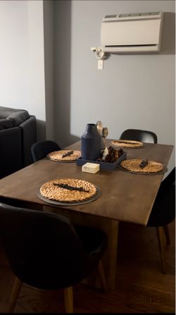 West Elm Dinning Table  Set w. 4 chairs & bench
