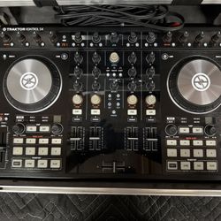 TRAKTOR KONTROL S4 MK2 With Case