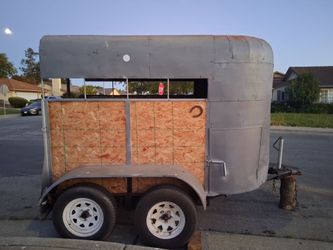 2 axells,two horse,horse trailer for sale..