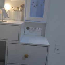 Vanity Like New 