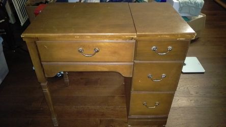 Singer sewing Cabinet