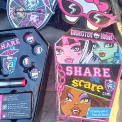 MONSTER HIGH  SHARE OR SCARE BOARD GAME