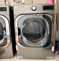 LG 9.0 cu.ft. Mega Capacity Smart Electric Dryer- Like New
