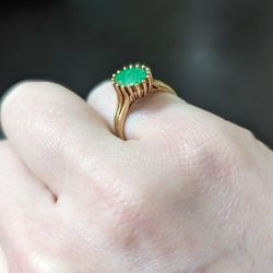 14k Yellow Gold Ring With Jade Stone. Size 7.5